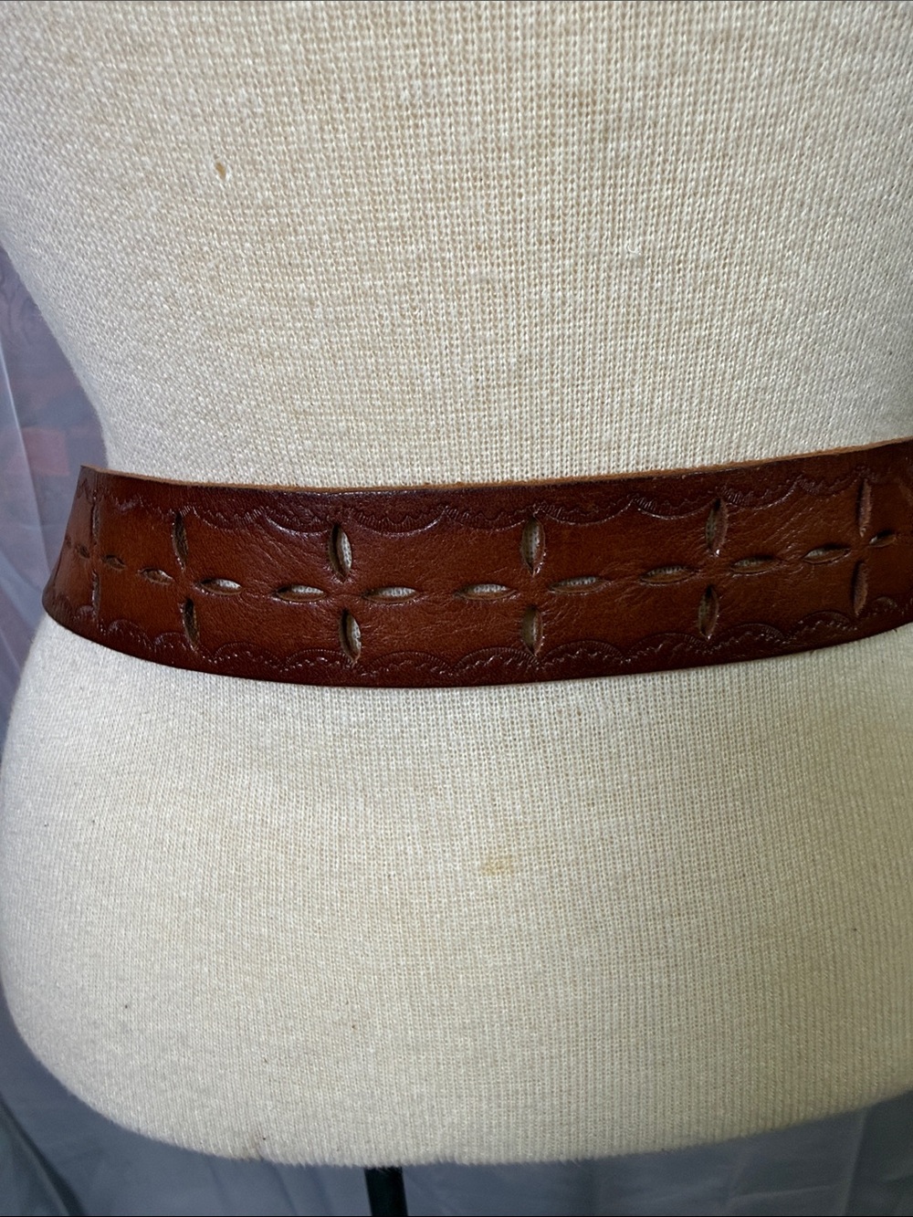 Old Navy Brown genuine Leather western style Belt with Ornate Oval Buckle - Picture 2 of 3